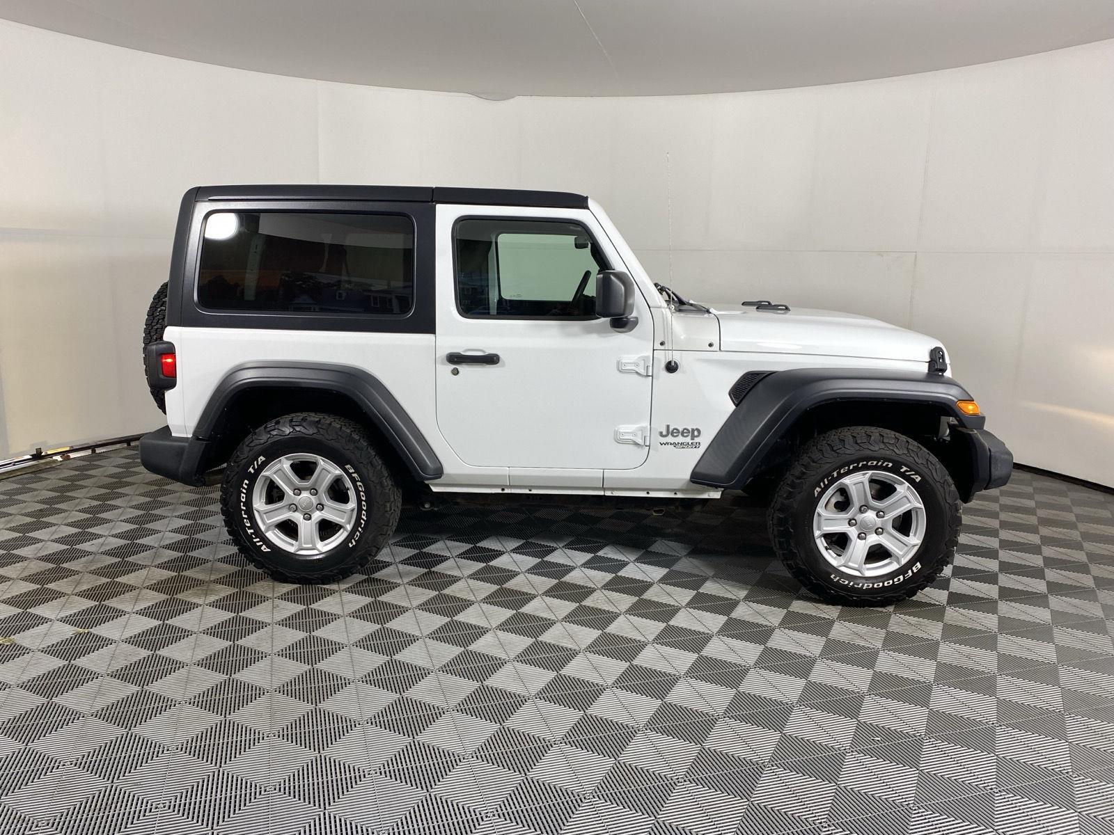 Used 2018 Bright White Clearcoat Jeep Sport S image 9