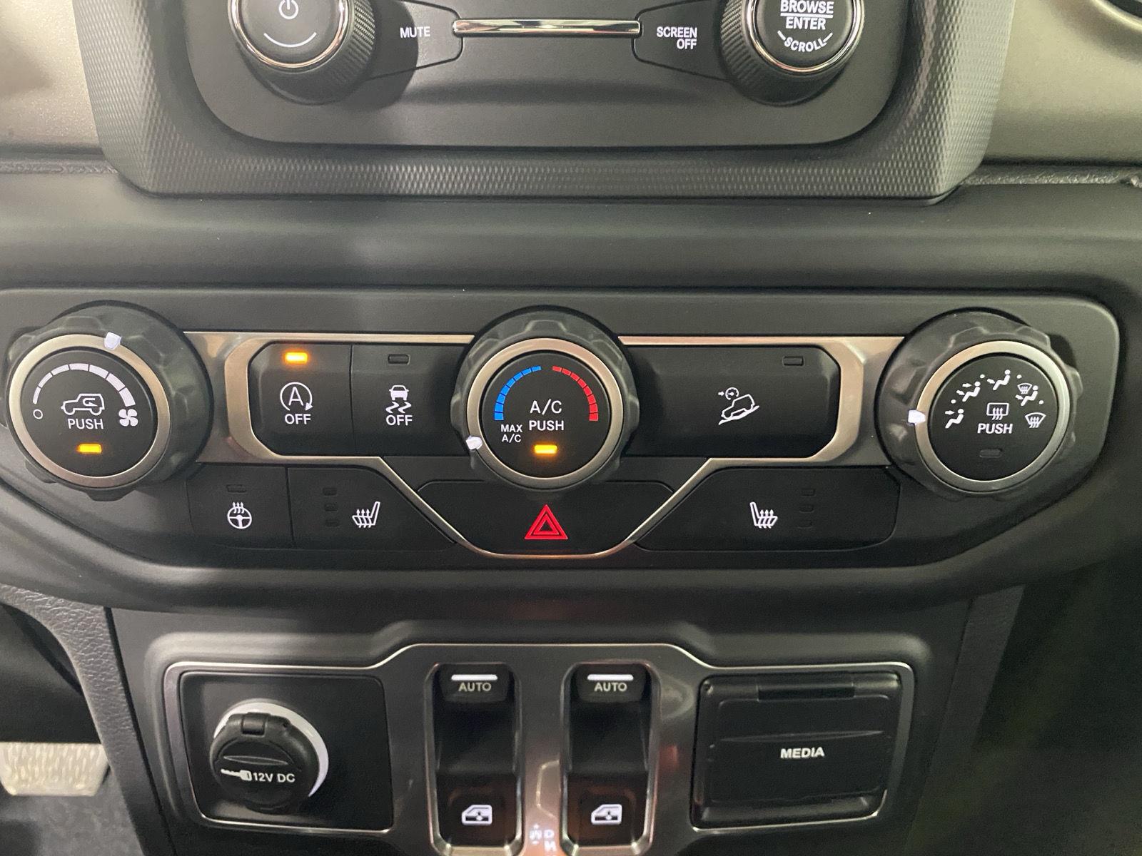 Used 2018 Bright White Clearcoat Jeep Sport S image 20