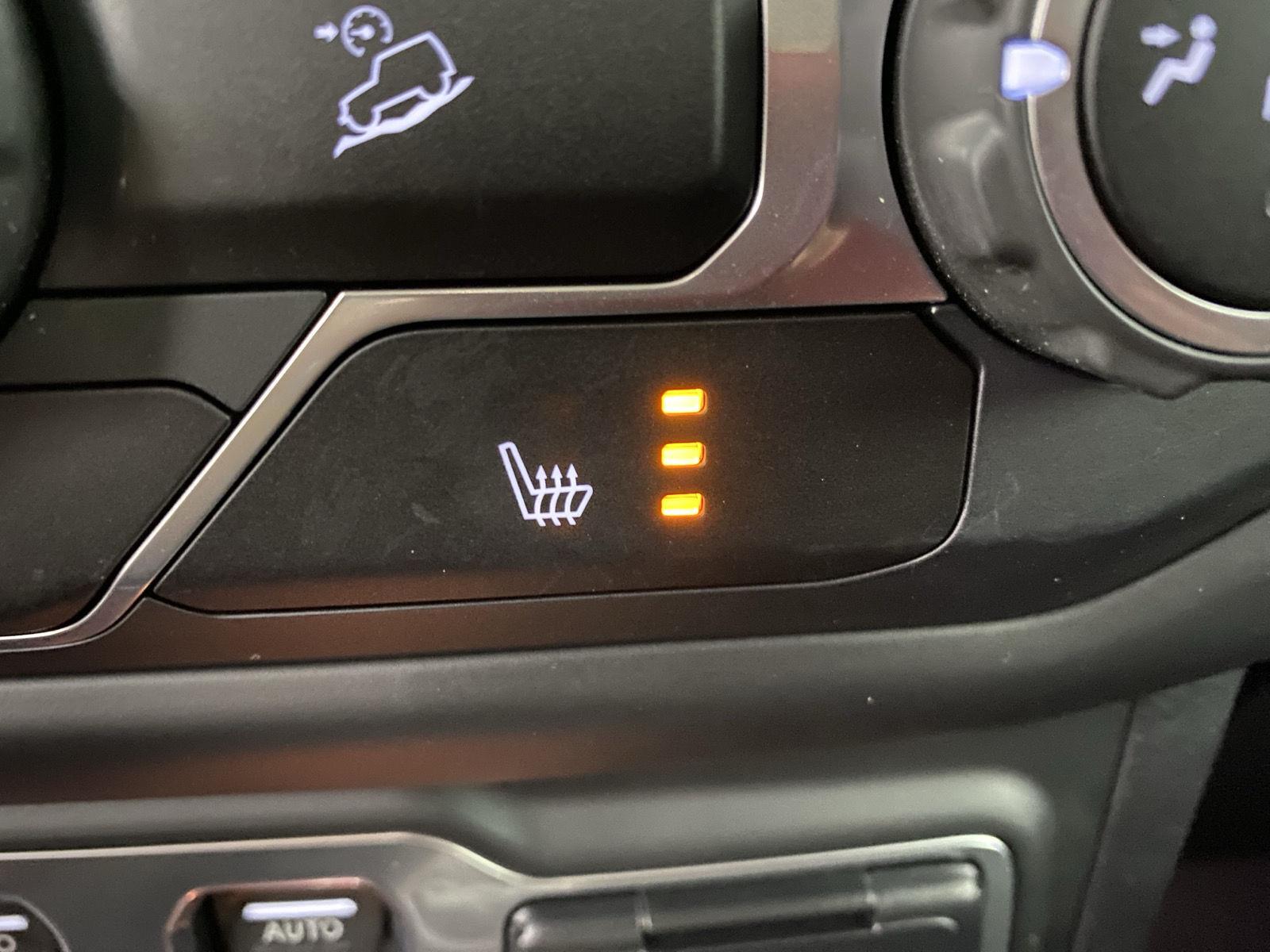 Used 2018 Bright White Clearcoat Jeep Sport S image 21