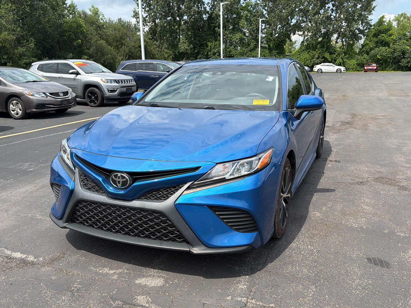 Used 2020 Blue Streak Metallic Toyota SE image 2