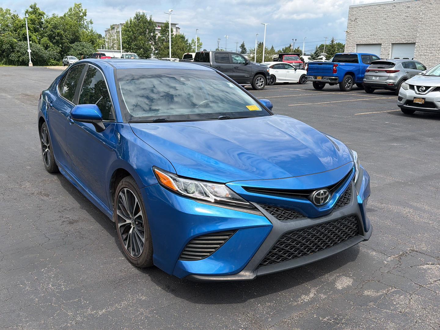 Used 2020 Blue Streak Metallic Toyota SE image 4