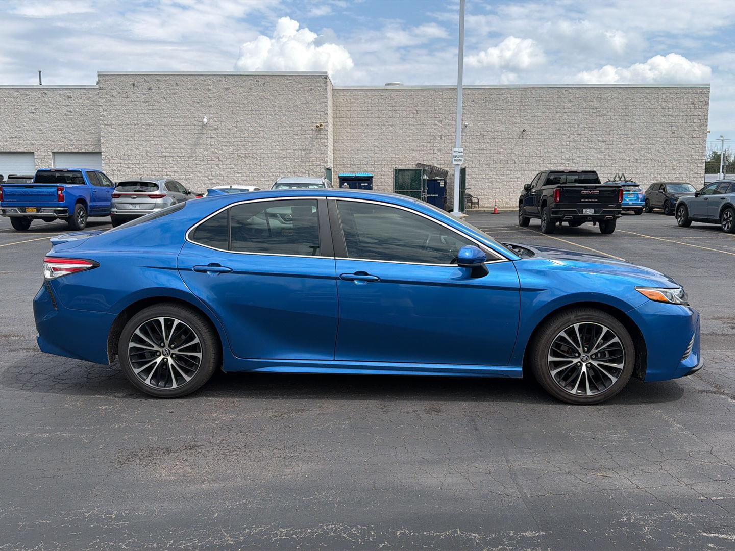 Used 2020 Blue Streak Metallic Toyota SE image 5