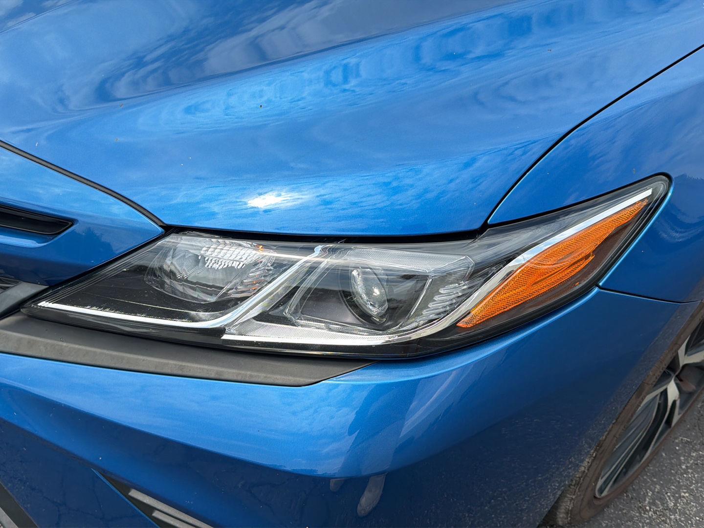 Used 2020 Blue Streak Metallic Toyota SE image 11