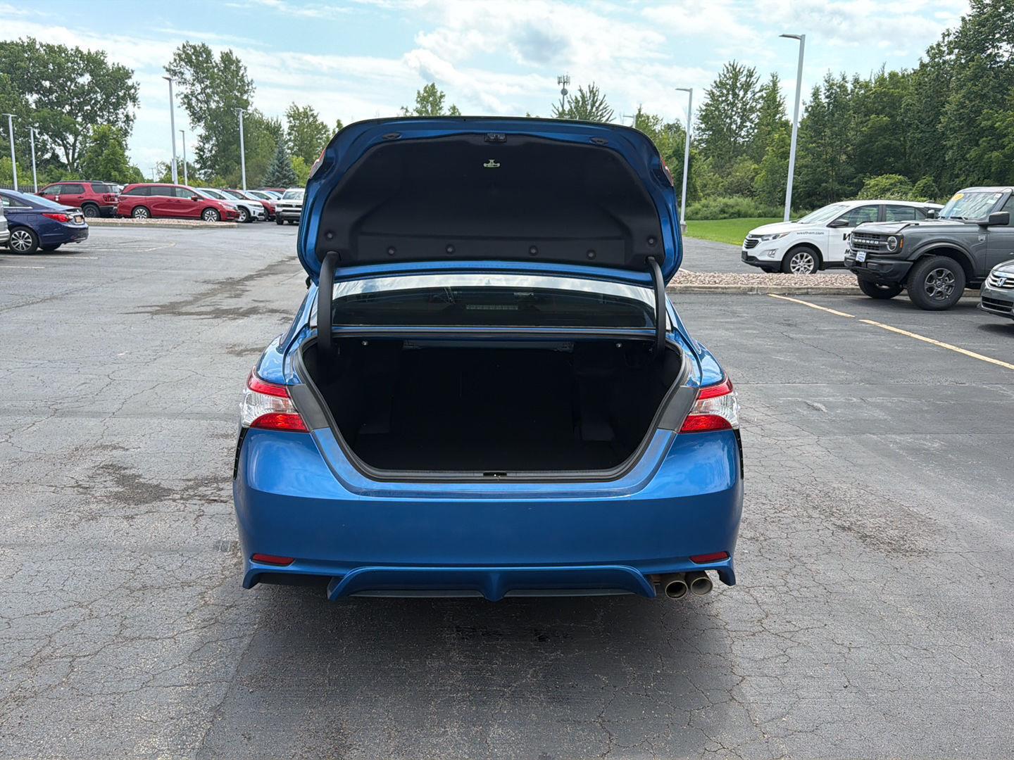 Used 2020 Blue Streak Metallic Toyota SE image 13
