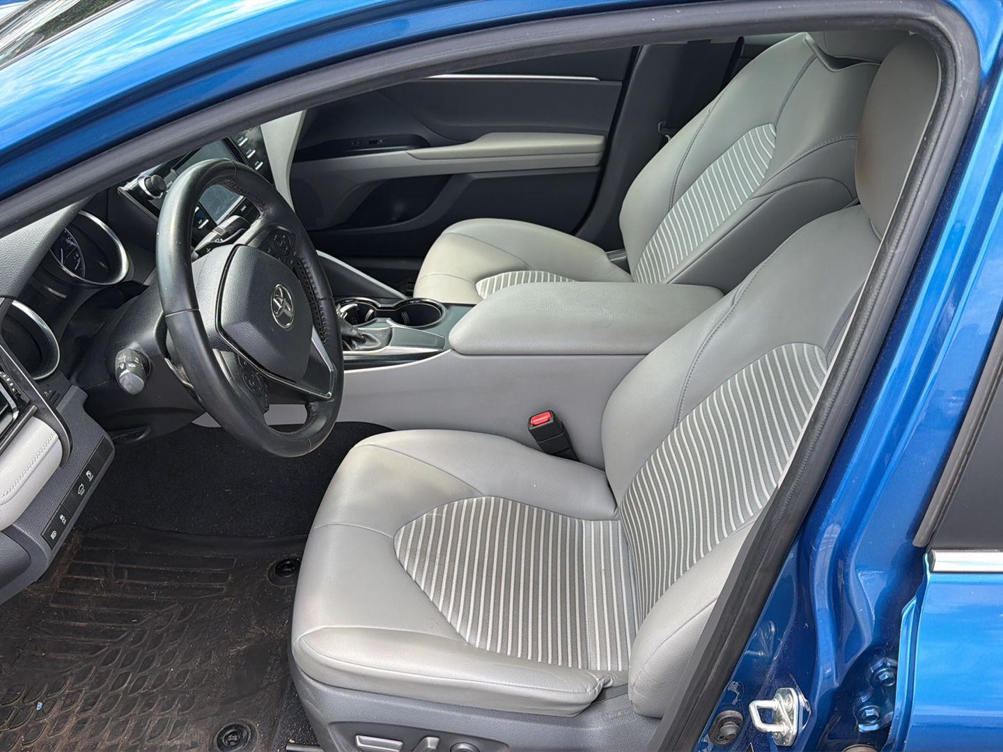 Used 2020 Blue Streak Metallic Toyota SE image 16