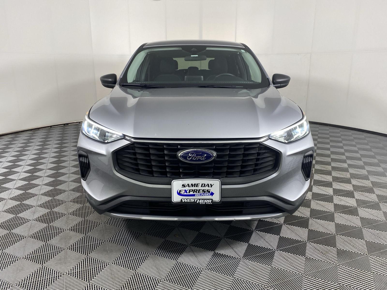 Used 2023 Iconic Silver Ford Active image 2