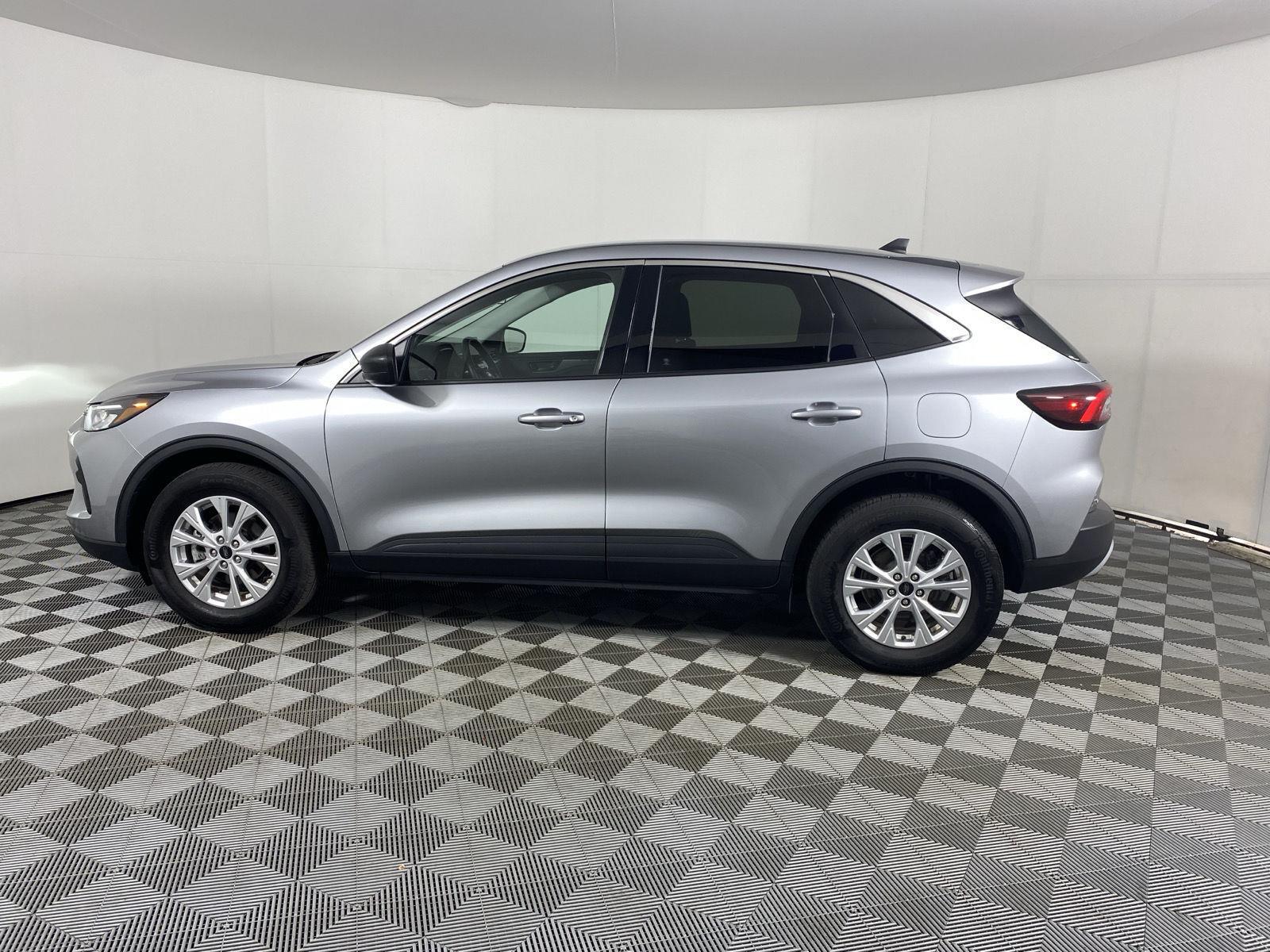 Used 2023 Iconic Silver Ford Active image 4