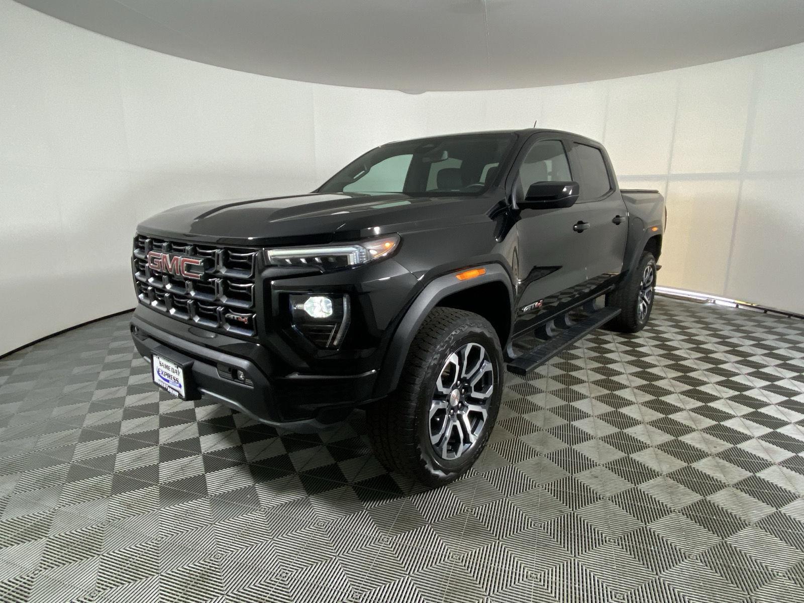 Used 2024 Onyx Black GMC 4WD AT4 image 3