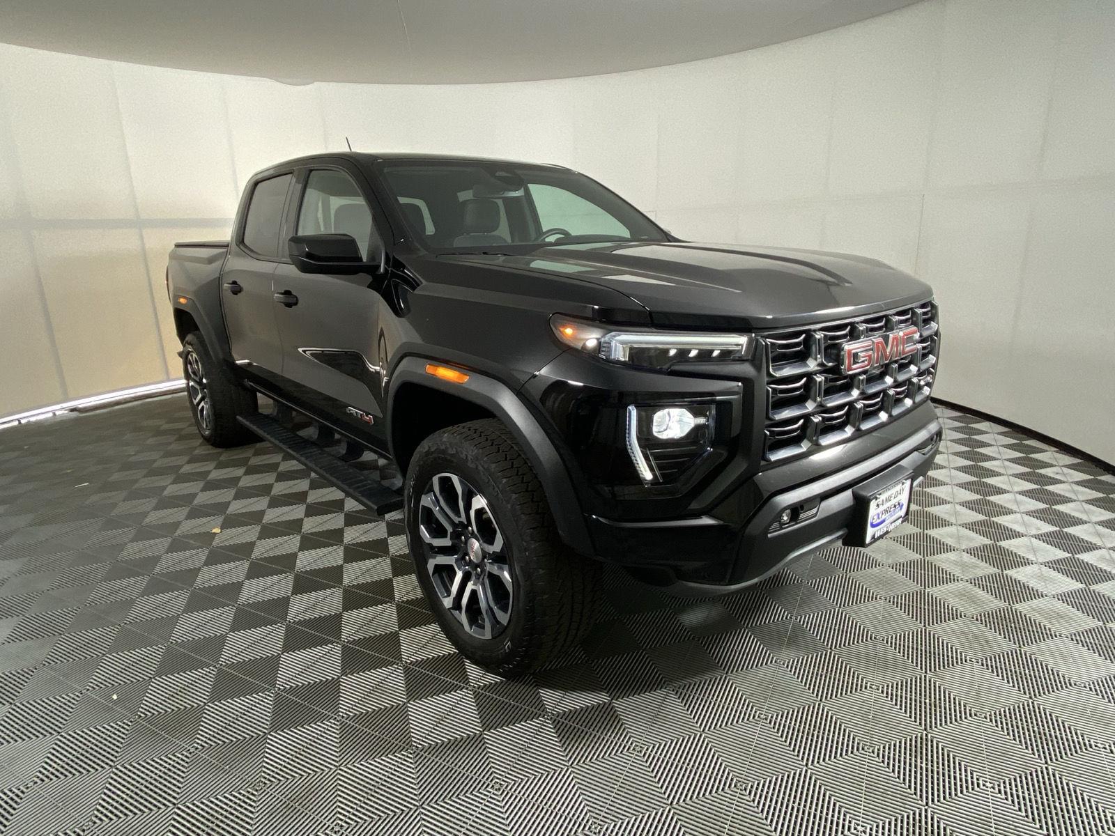 Used 2024 Onyx Black GMC 4WD AT4 image 9