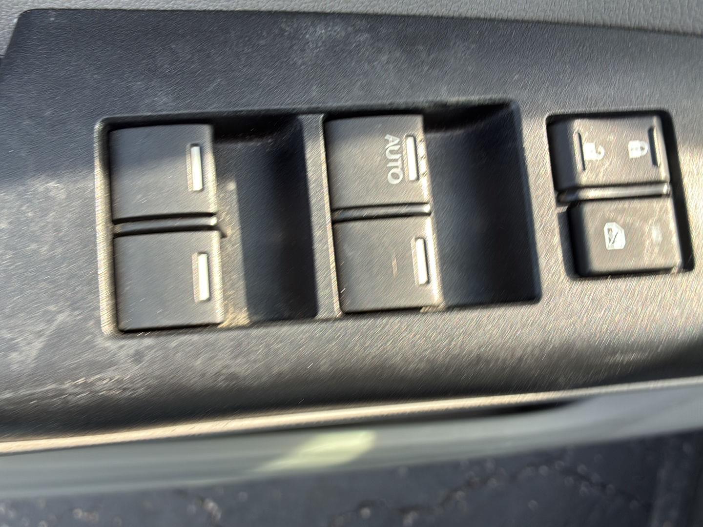 Used 2013  Honda EX image 9
