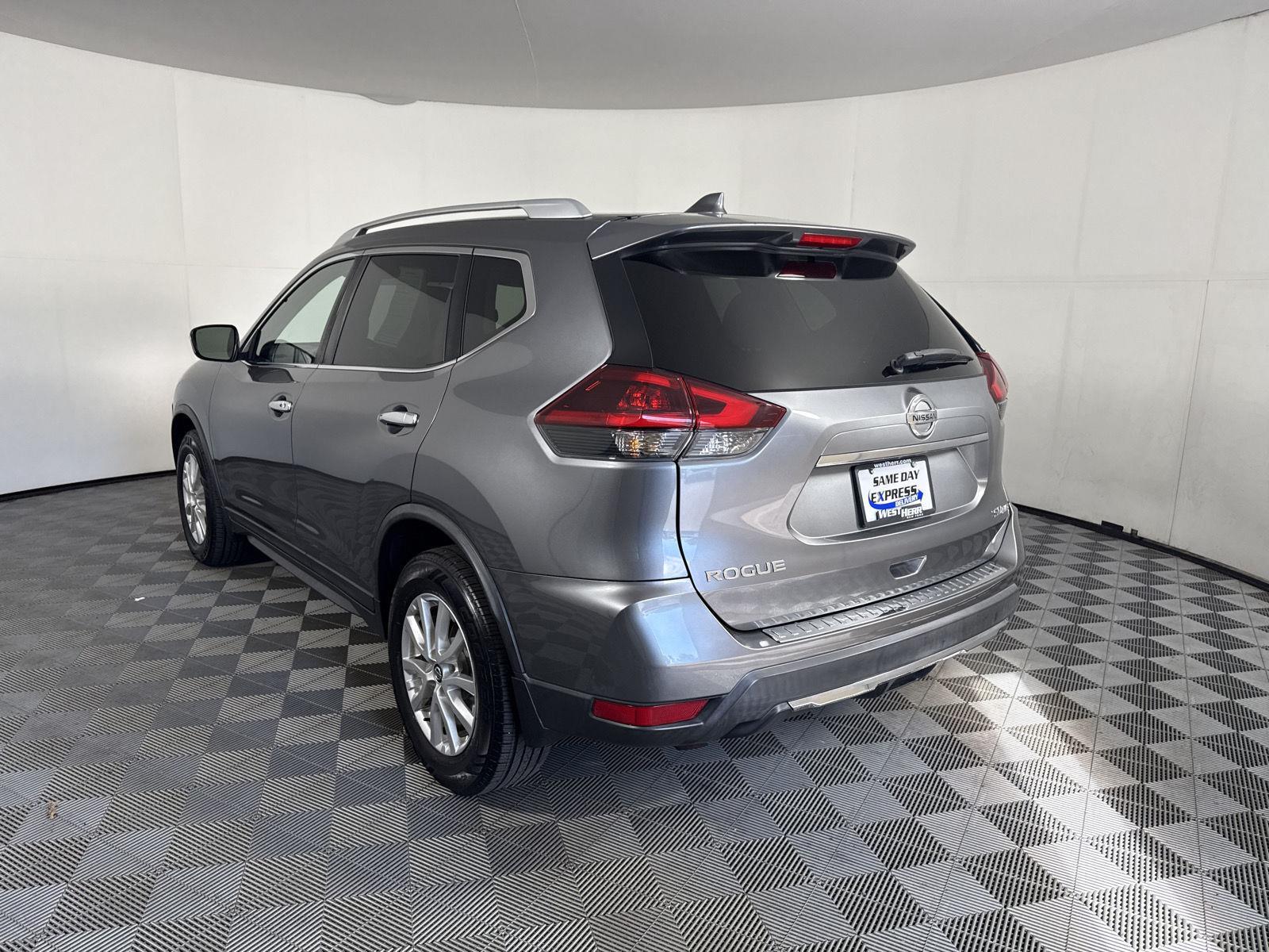 Used 2018 Gun Metallic Nissan SV image 5