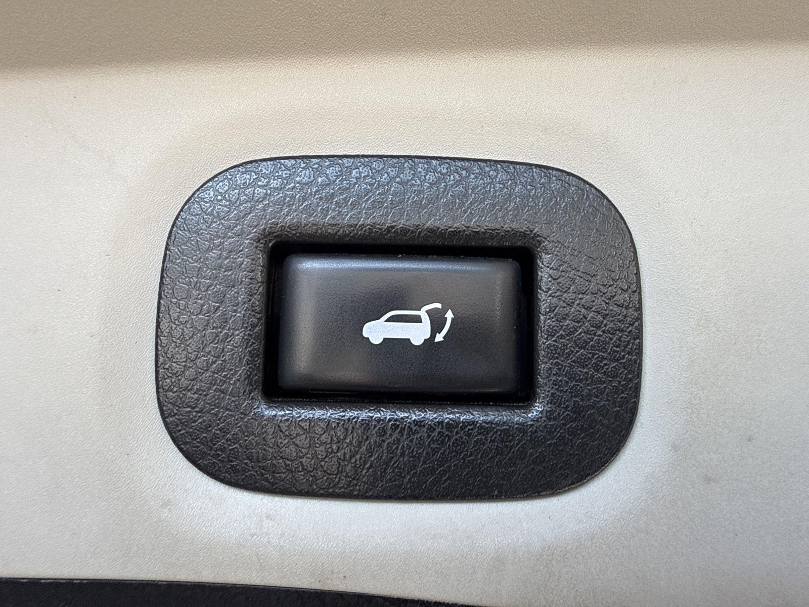 Used 2018 Gun Metallic Nissan SV image 8