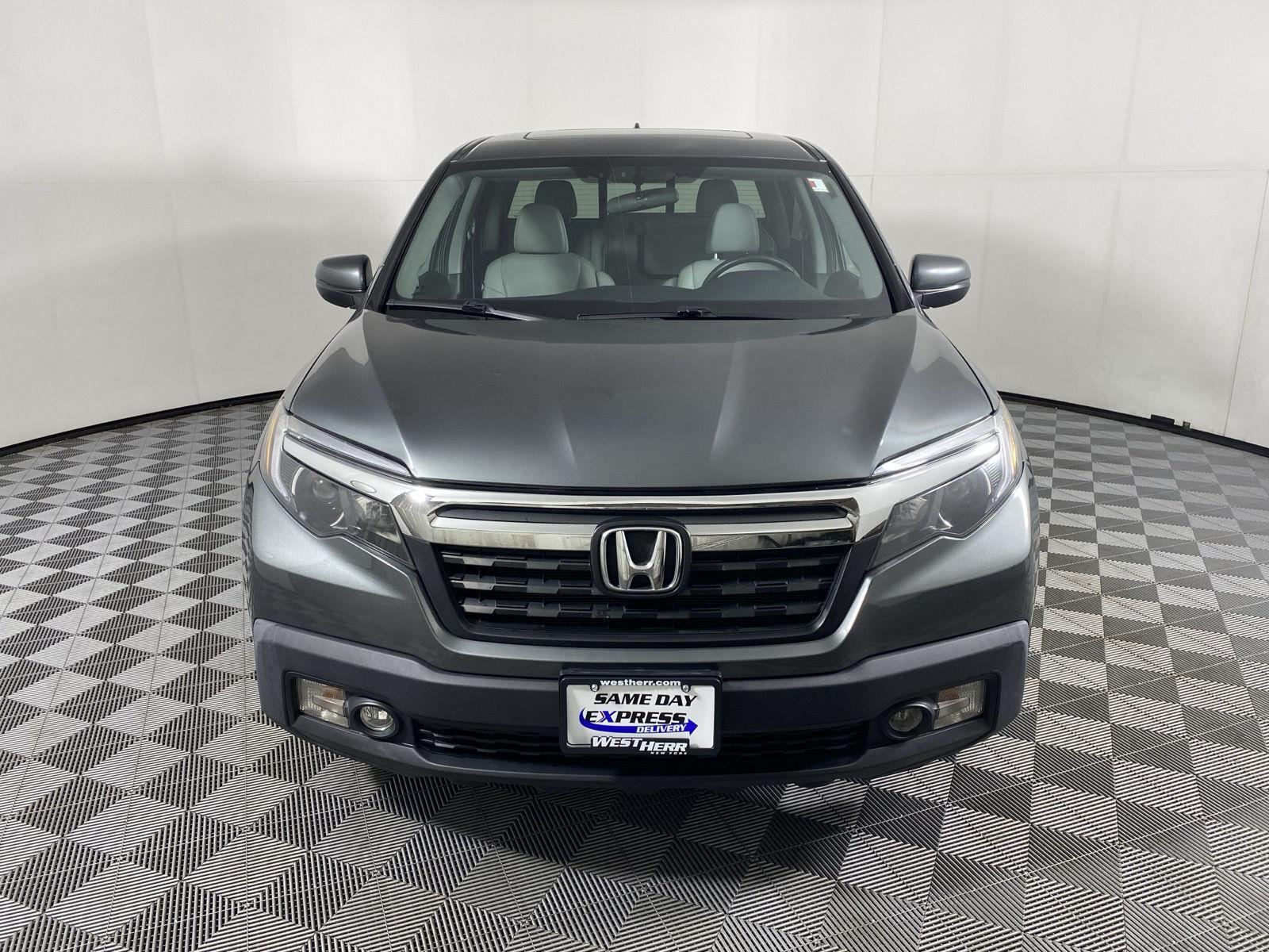 Used 2019 Forest Mist Metallic Honda RTL image 2