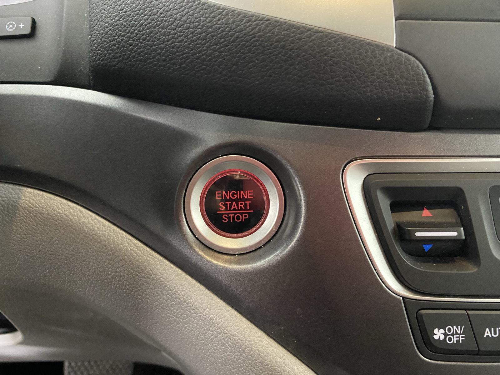 Used 2019 Forest Mist Metallic Honda RTL image 22