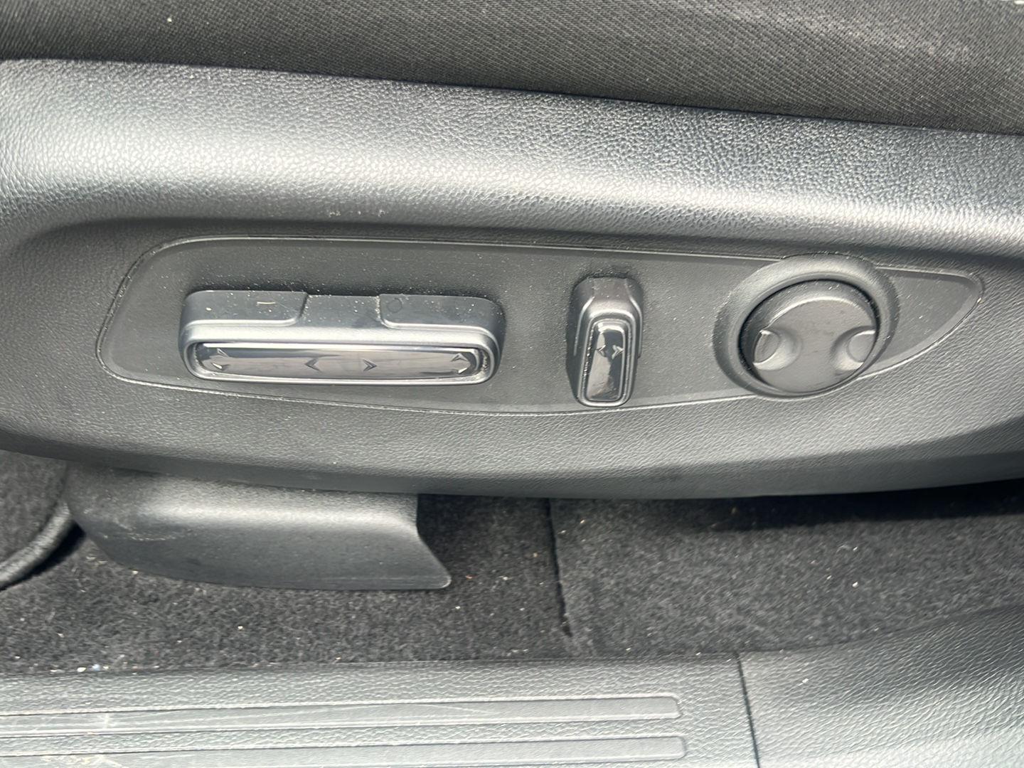 Used 2024 Lunar Silver Metallic Honda EX image 3