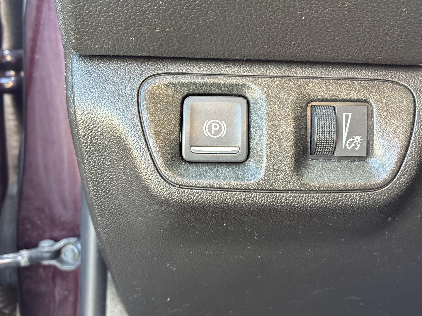 Used 2018 Black Cherry Metallic GMC SLE image 10