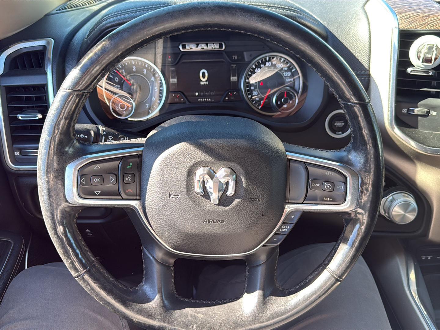 Used 2019 Delmonico Red Pearlcoat Ram Laramie image 15