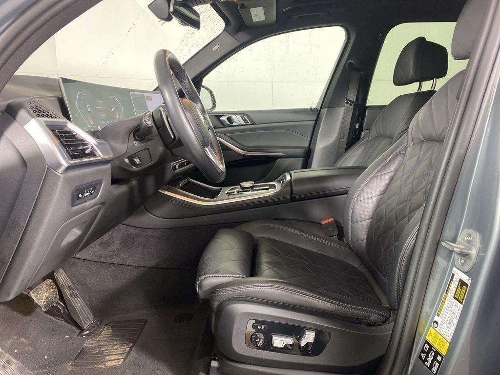 Used 2024 Gray Metallic BMW xDrive40i image 2