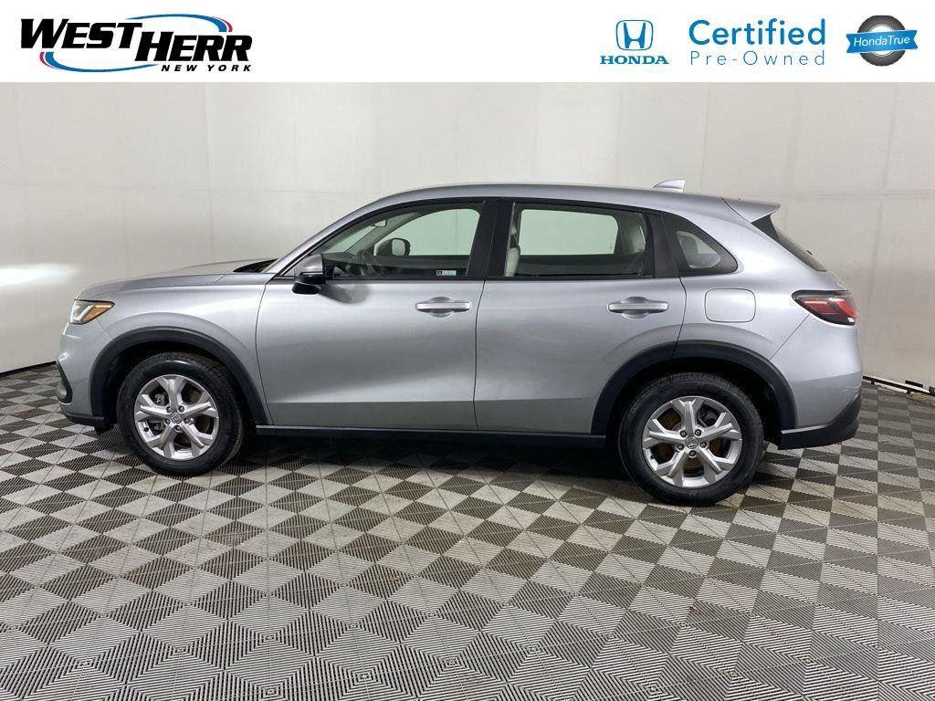 Certified Used 2023 Lunar Silver Metallic Honda LX image 4