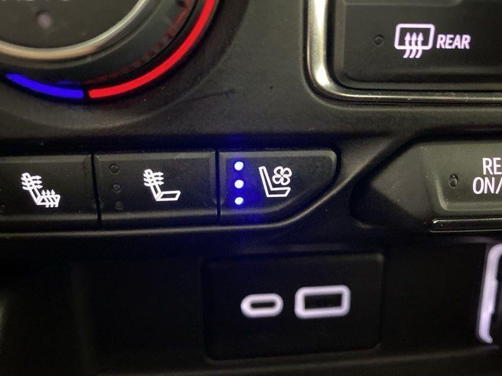 Used 2022 Pearl Chevrolet High Country image 24