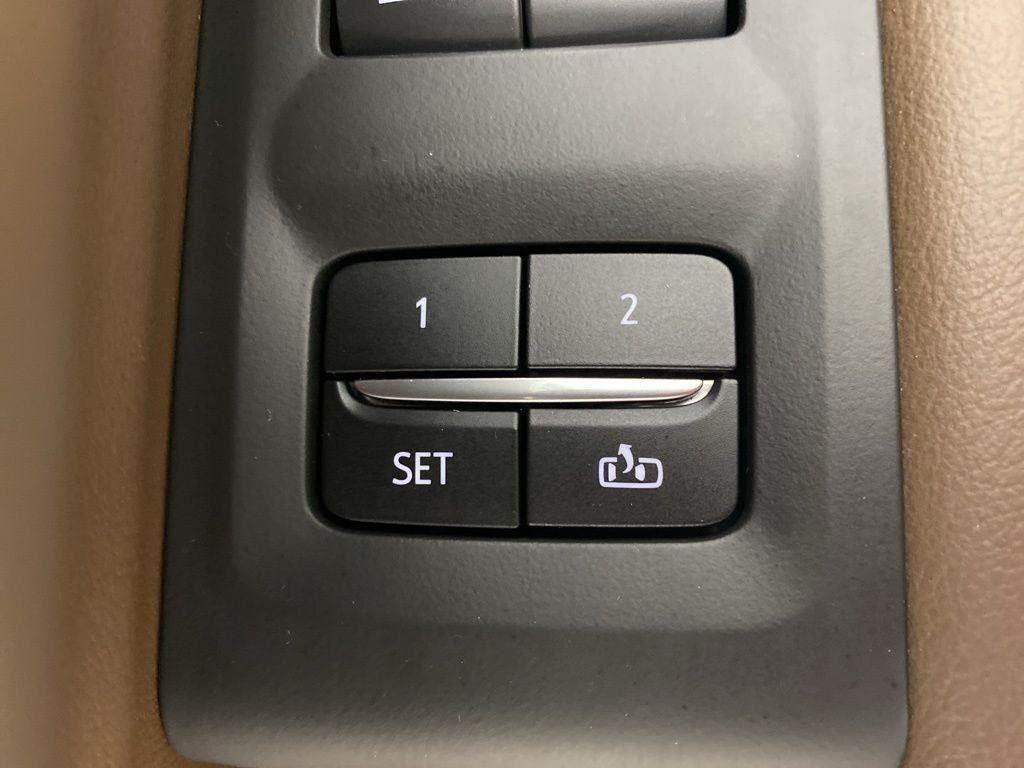 Used 2022 Pearl Chevrolet High Country image 26
