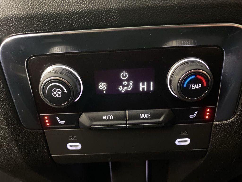 Used 2022 Pearl Chevrolet High Country image 30