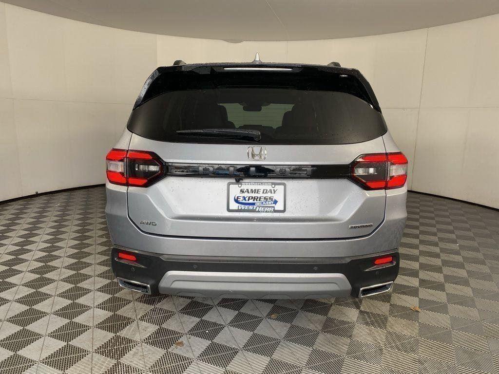 Used 2023 Lunar Silver Metallic Honda Touring image 6