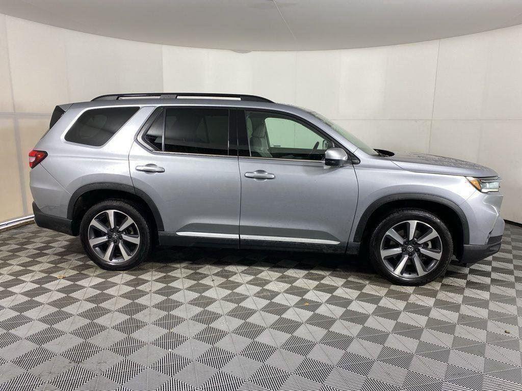 Used 2023 Lunar Silver Metallic Honda Touring image 10