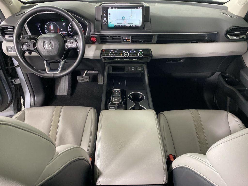 Used 2023 Lunar Silver Metallic Honda Touring image 29