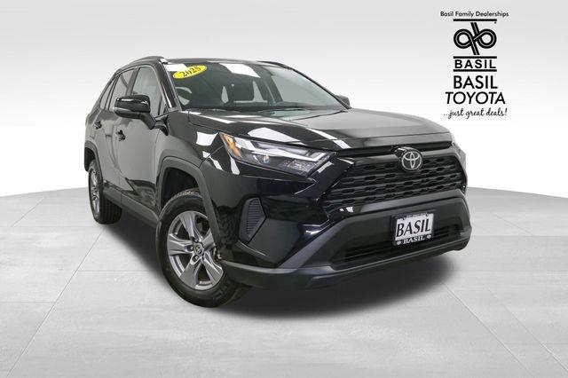 2025 Toyota RAV4 Hybrid XLE photo 2
