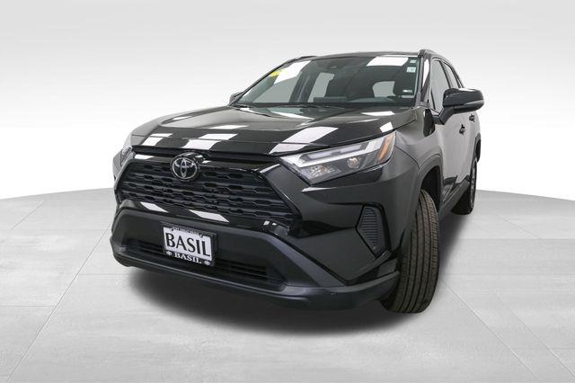 2025 Toyota RAV4 Hybrid XLE photo 4