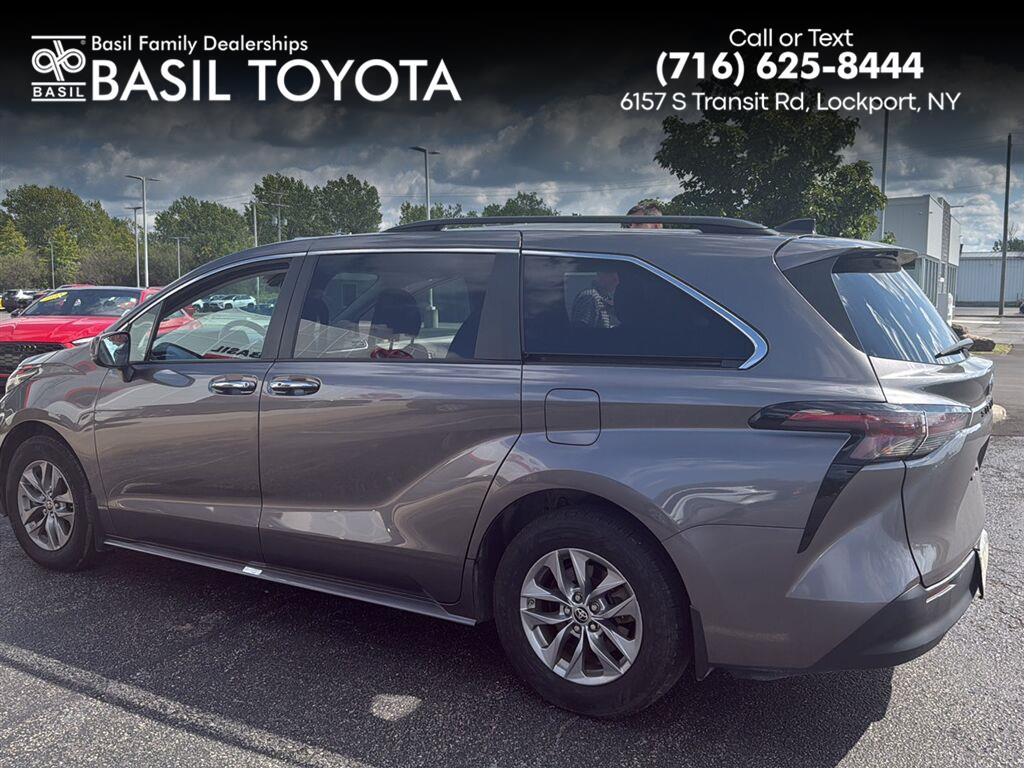 2024 Toyota Sienna XLE 8-Passenger FWD