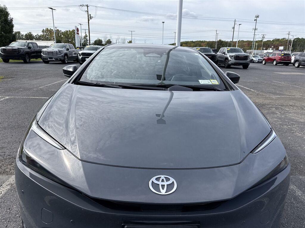 Used 2023 Guardian Gray Toyota Limited image 4