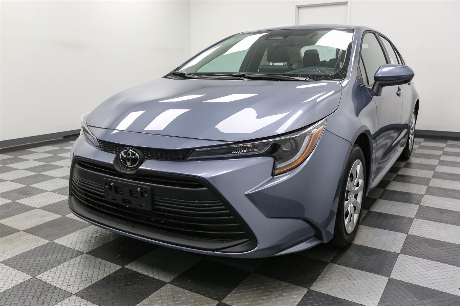 View vehicle photo 4