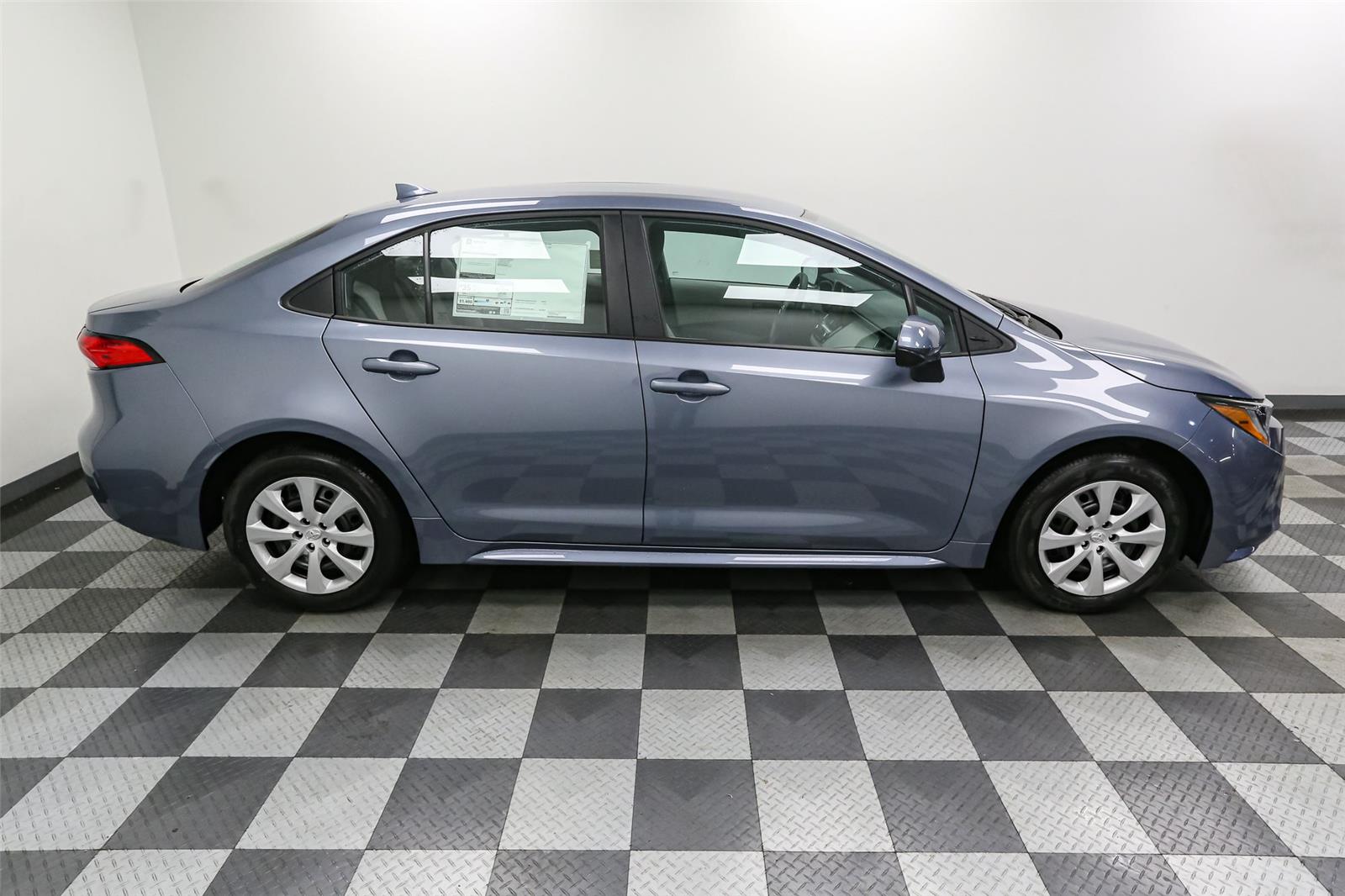 View vehicle photo 7