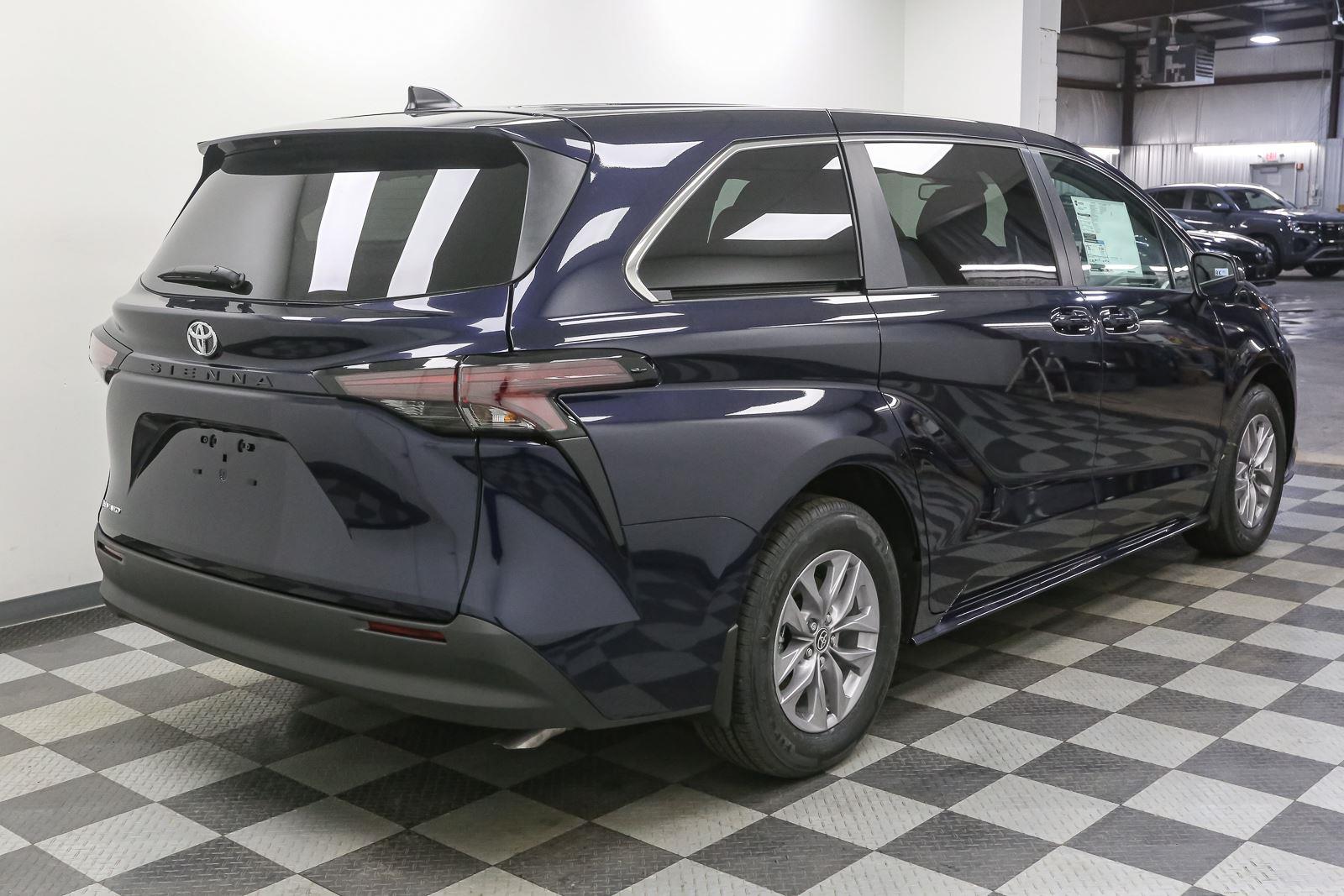 View vehicle photo 7