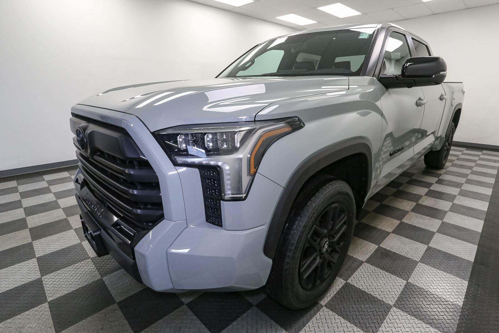 View vehicle photo 4