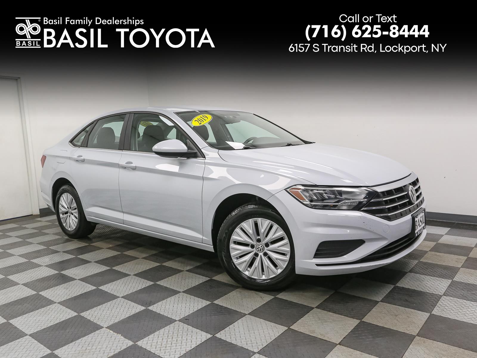 White Silver Metallic 2019 Volkswagen Jetta Sedan Front-Wheel Drive Automatic