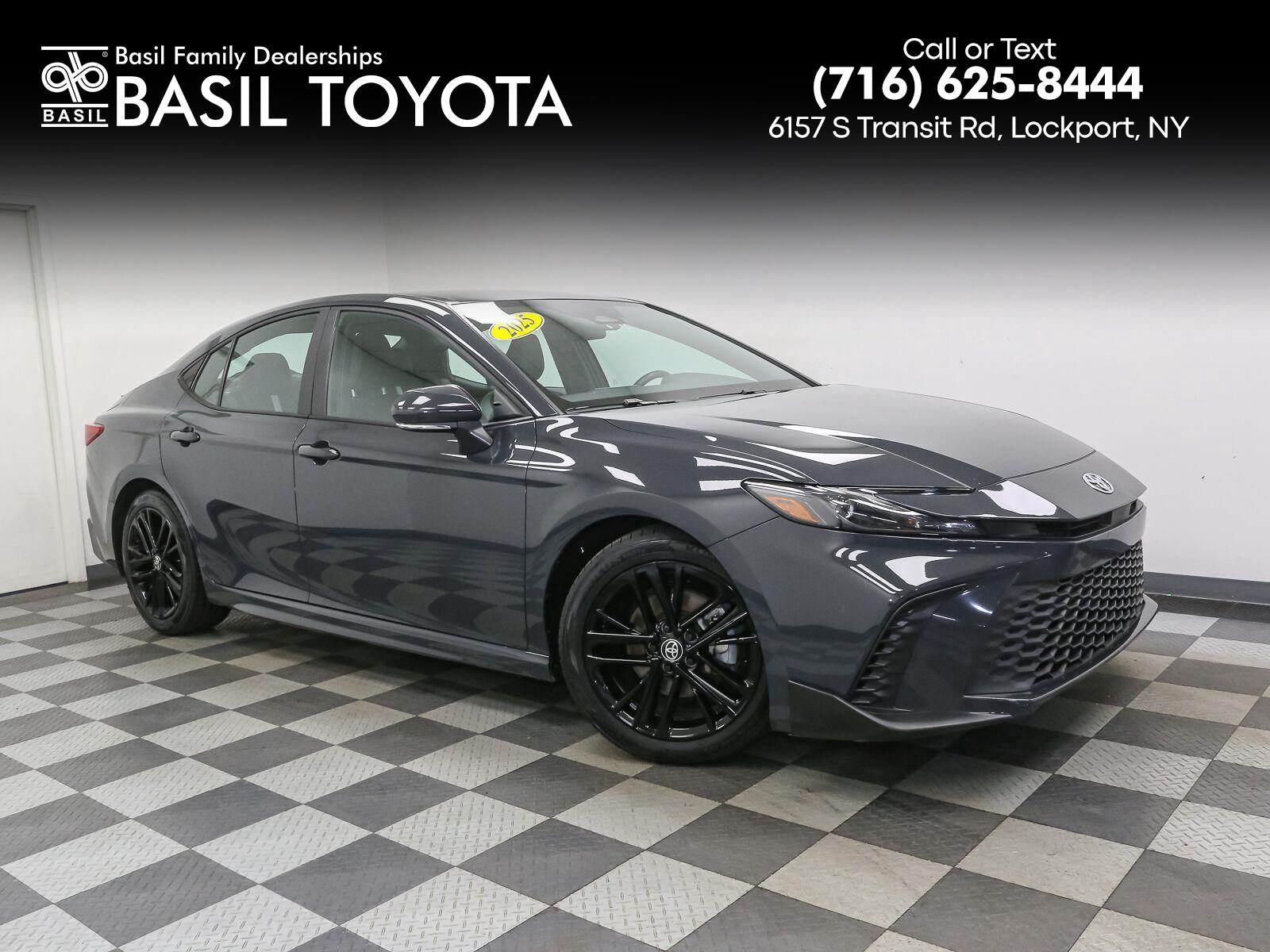 2025 Toyota Camry SE FWD