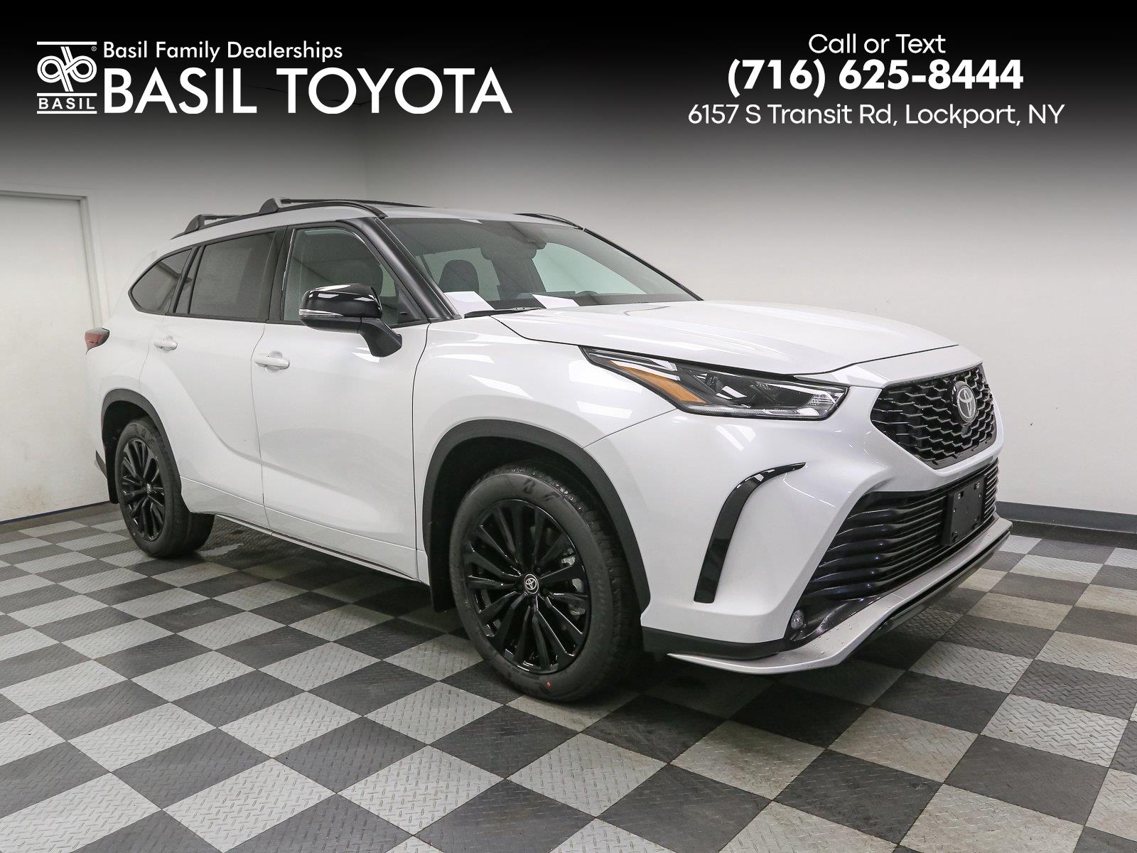 White (Wind Chill Pearl) 2026 Toyota Highlander SUV / Crossover All-Wheel Drive 8-Speed Automatic