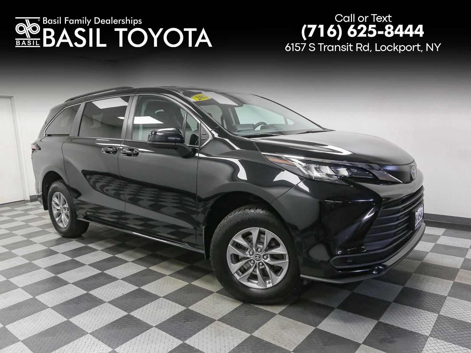 2022 Toyota Sienna LE 8-Passenger AWD