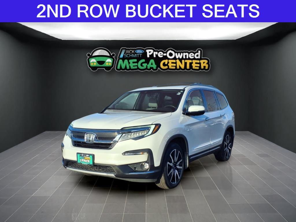 2020 Honda Pilot Touring FWD with Rear Captain's Chairs
