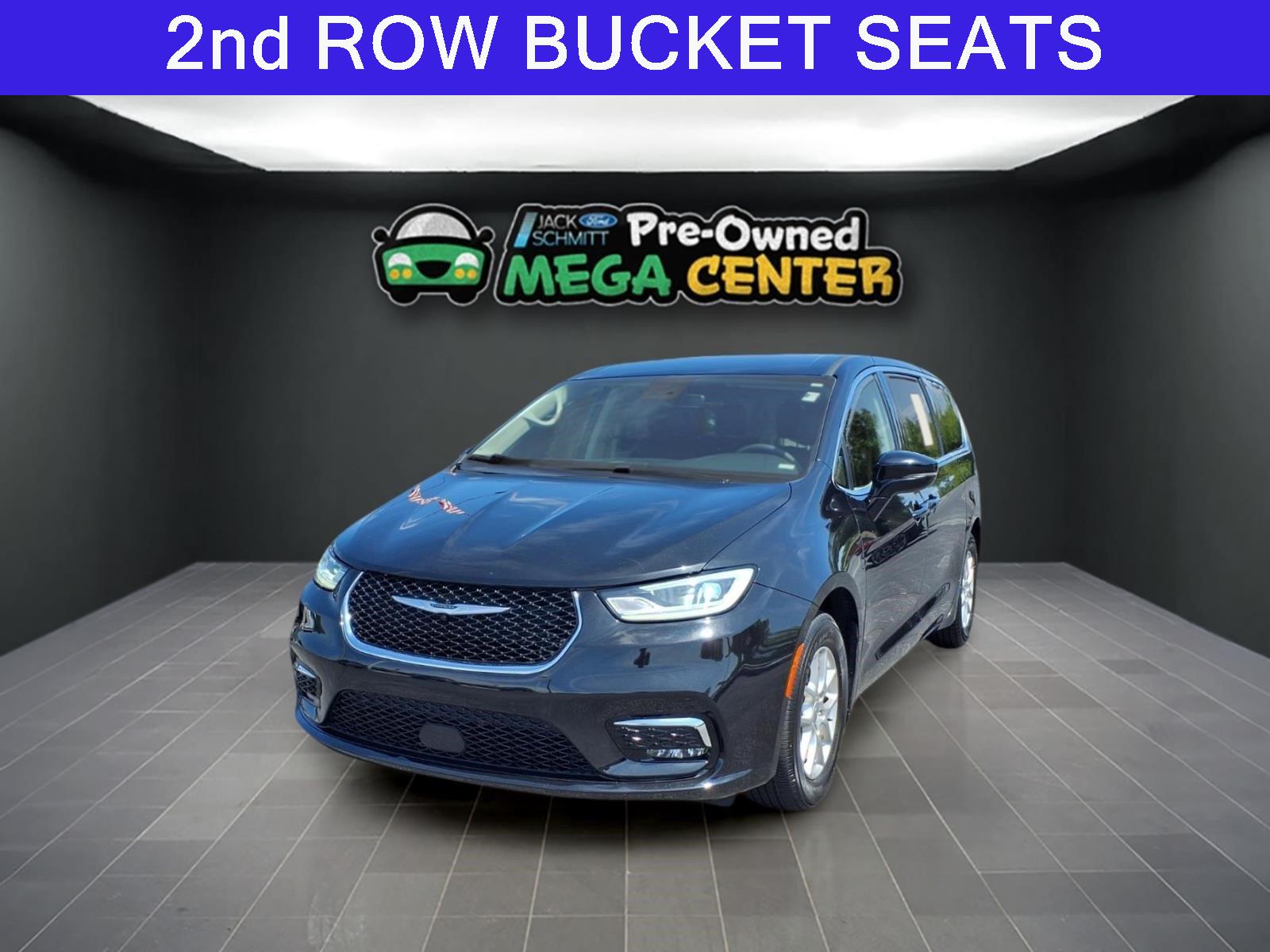 Brilliant Black Crystal Pearlcoat 2024 Chrysler Pacifica Minivan Front-Wheel Drive 9-Speed Automatic