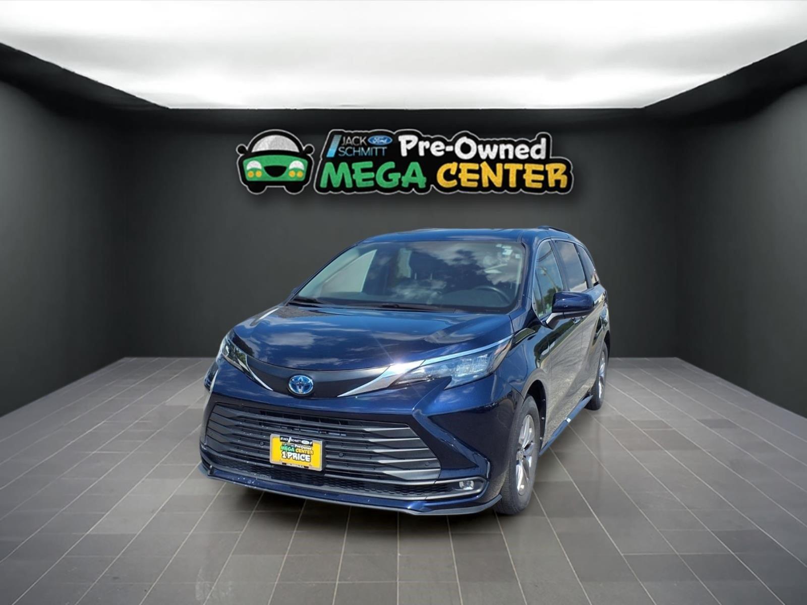 Blueprint 2025 Toyota Sienna Minivan Front-Wheel Drive Continuously Variable Transmission