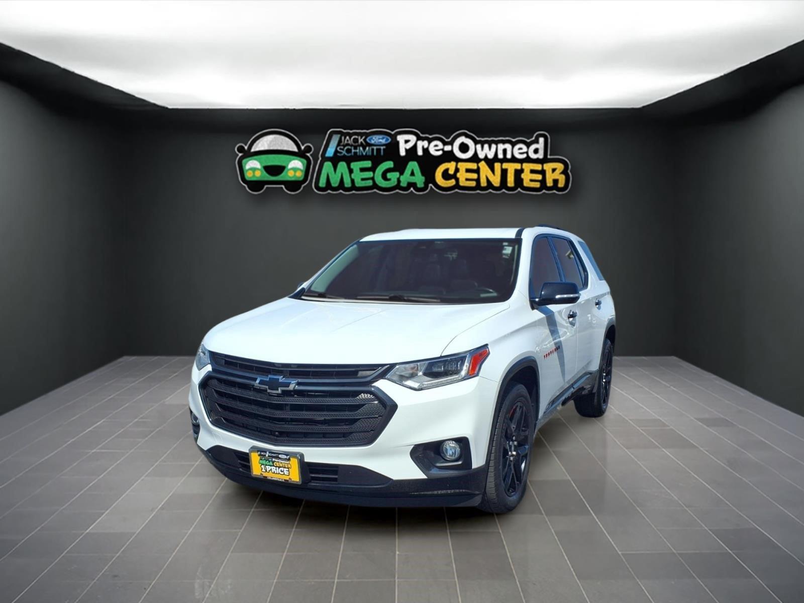Summit White 2018 Chevrolet Traverse SUV / Crossover Four-Wheel Drive 9-Speed Automatic