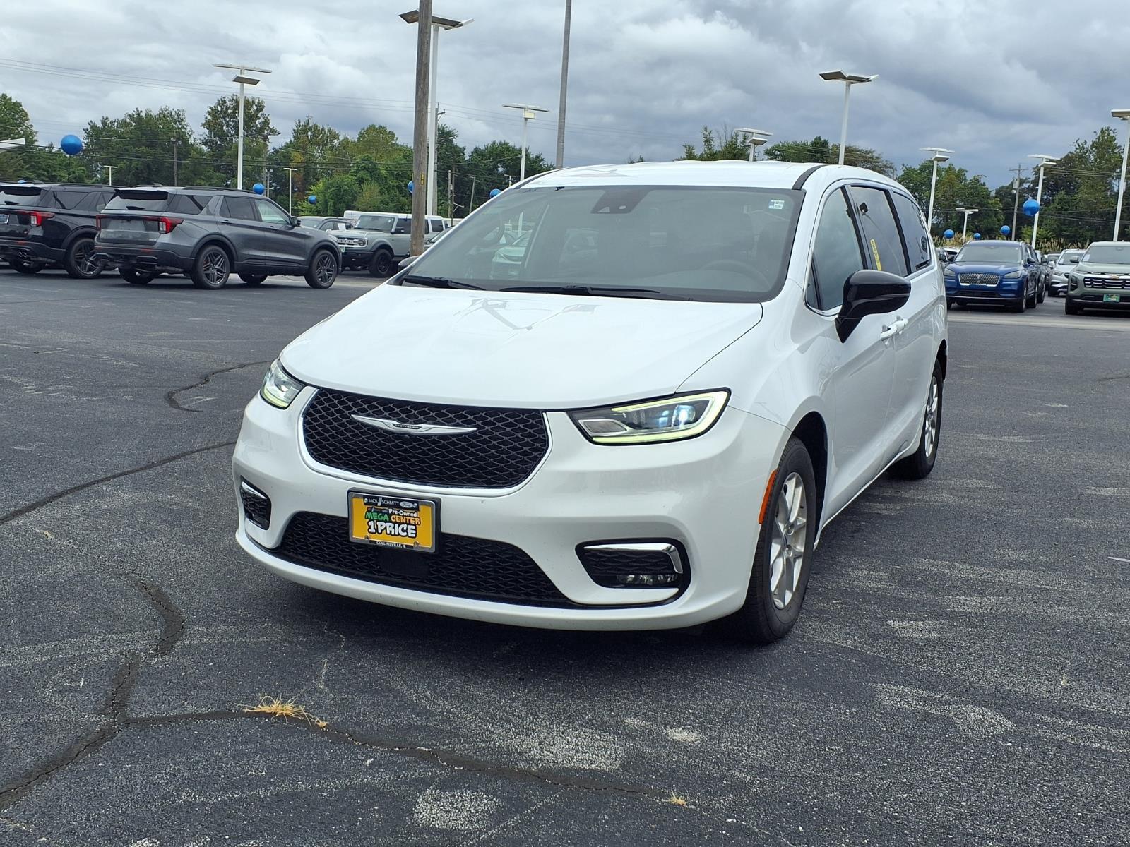  2025 Chrysler Pacifica Select FWD   