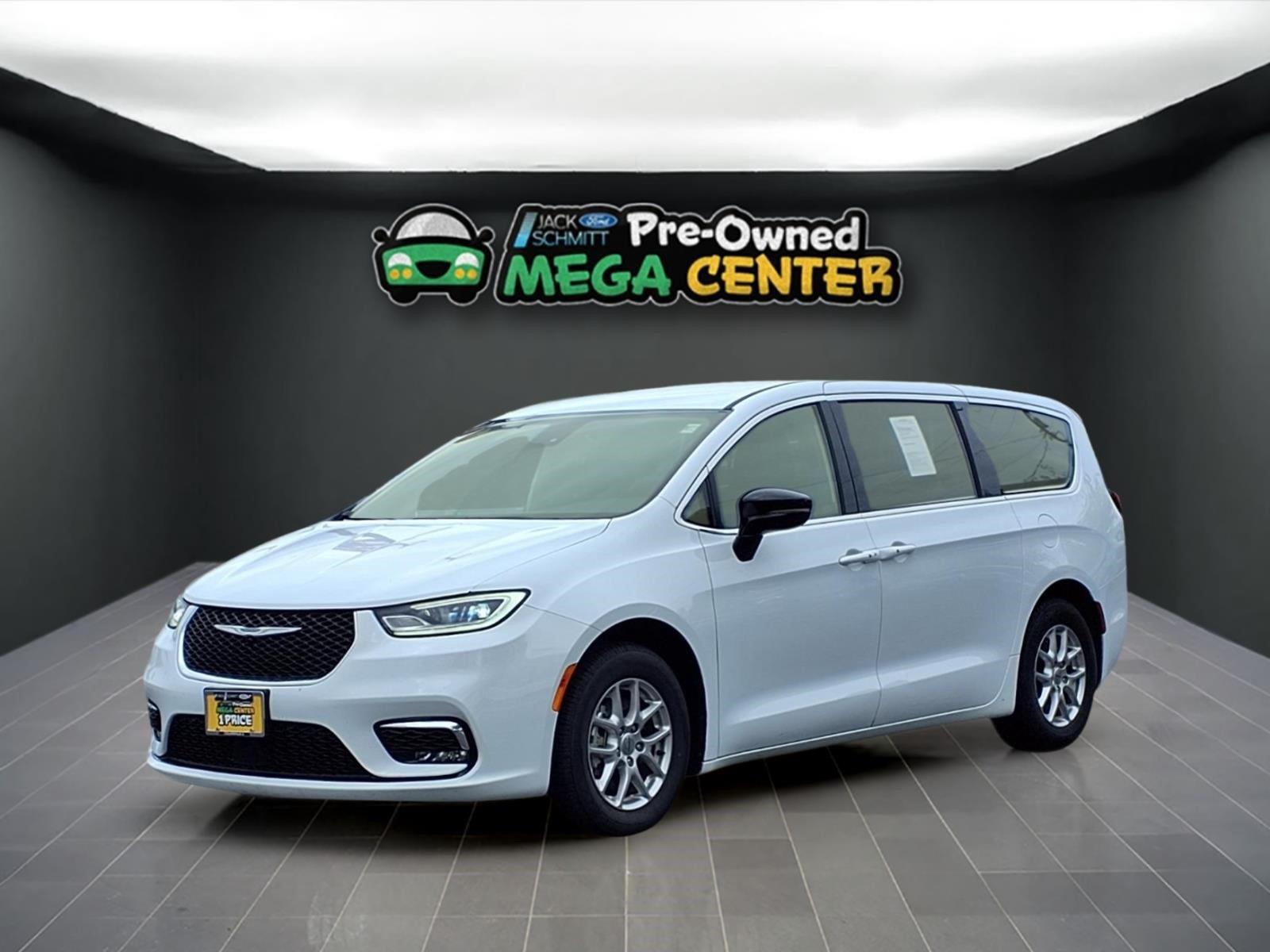  2025 Chrysler Pacifica Select FWD   
