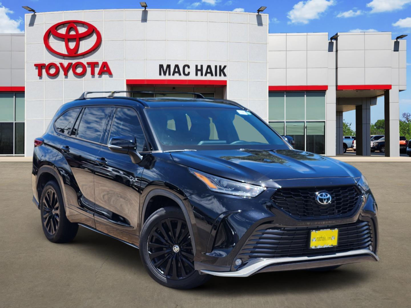 Midnight Black Metallic 2023 Toyota Highlander SUV / Crossover Front-Wheel Drive 8-Speed Automatic