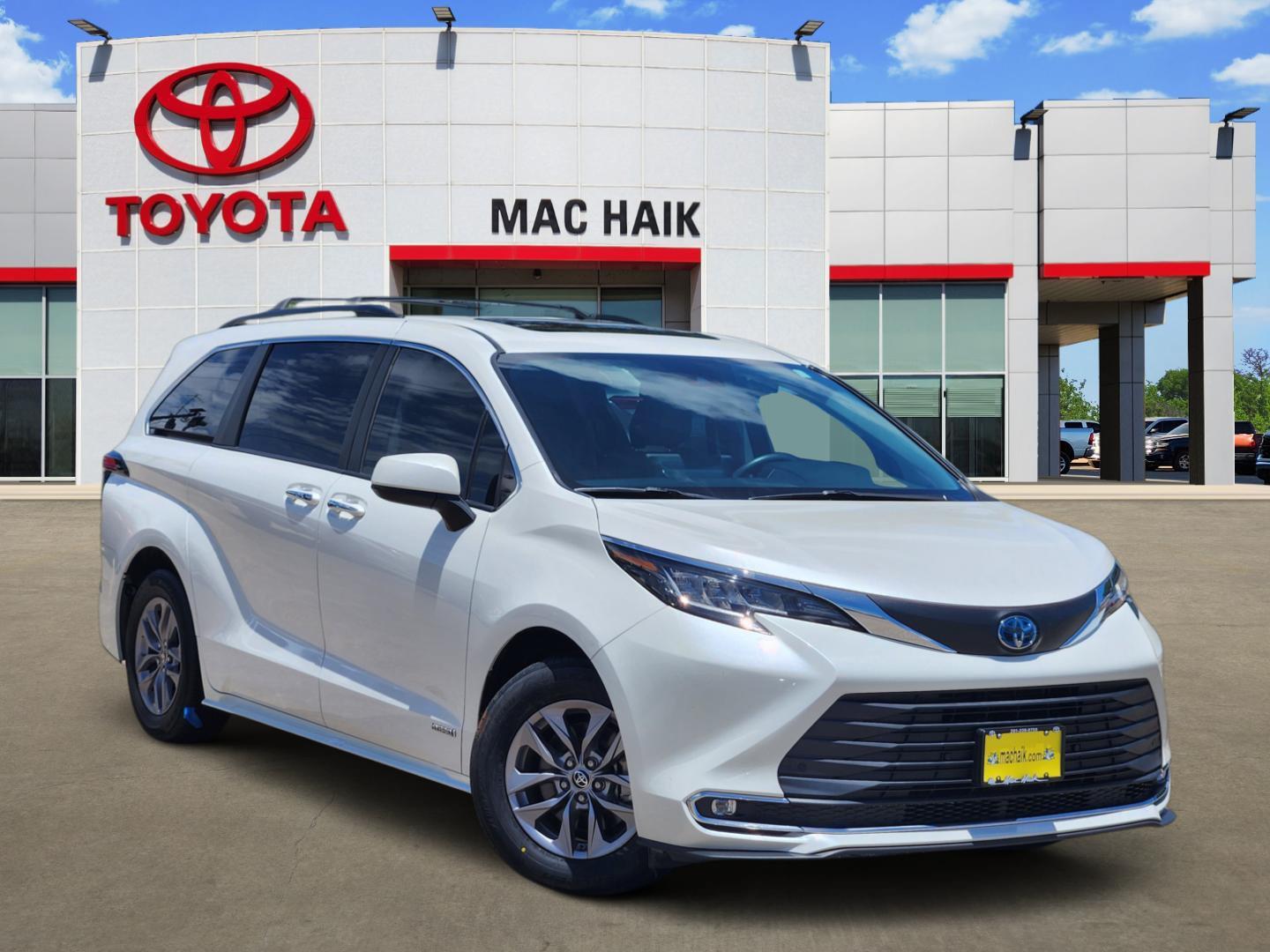 White (Blizzard Pearl) 2021 Toyota Sienna Minivan Front-Wheel Drive Continuously Variable Transmission