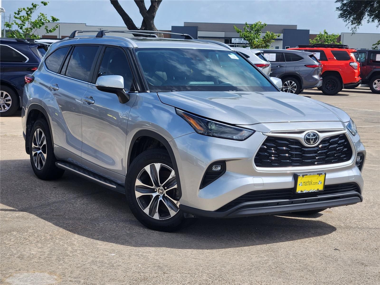 Celestial Silver Metallic 2023 Toyota Highlander SUV / Crossover Front-Wheel Drive 8-Speed Automatic